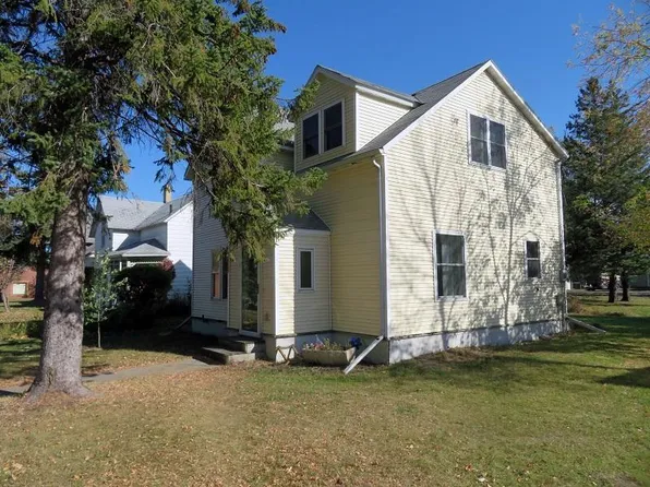 511 State Ave SW, Red Lake Falls, MN 56750