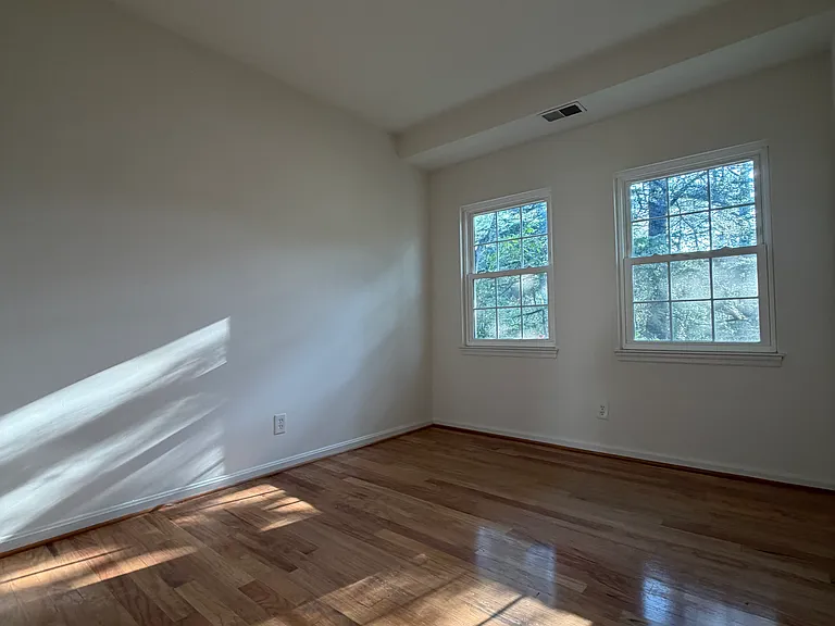 10404 Parthenon Ct — Photo 12