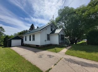 204 E Armstrong St, Gillett, WI 54124