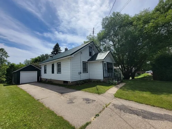 204 E Armstrong St, Gillett, WI 54124