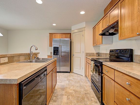 5th image of 5723 NE 49th St