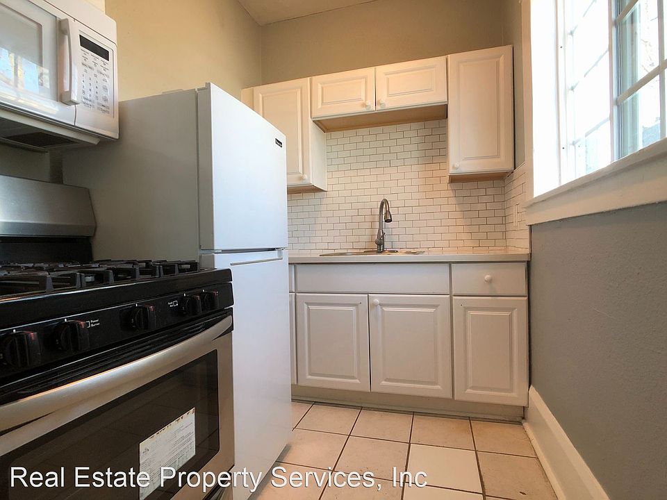 1st image of 537 E Oak St Unit 10