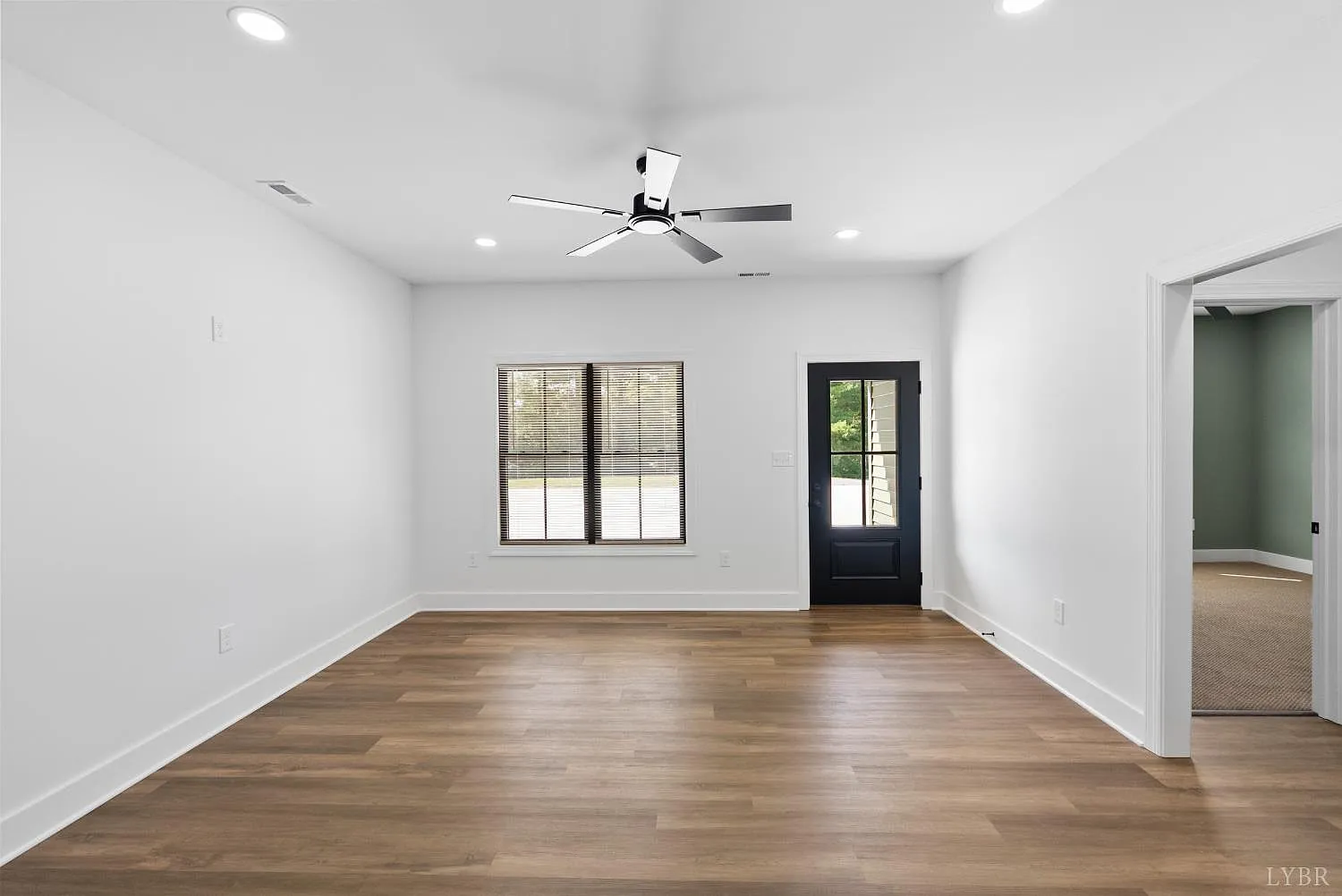 2 bed, 2.0 bath, 975 sqft, $1,600 — Photo 2