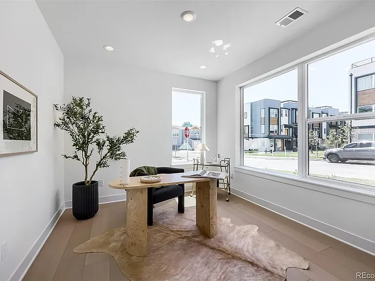 Office / Potential 4th bedroom