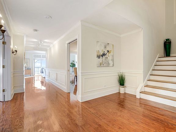 5th image of 44 N Vail Ave APT 705