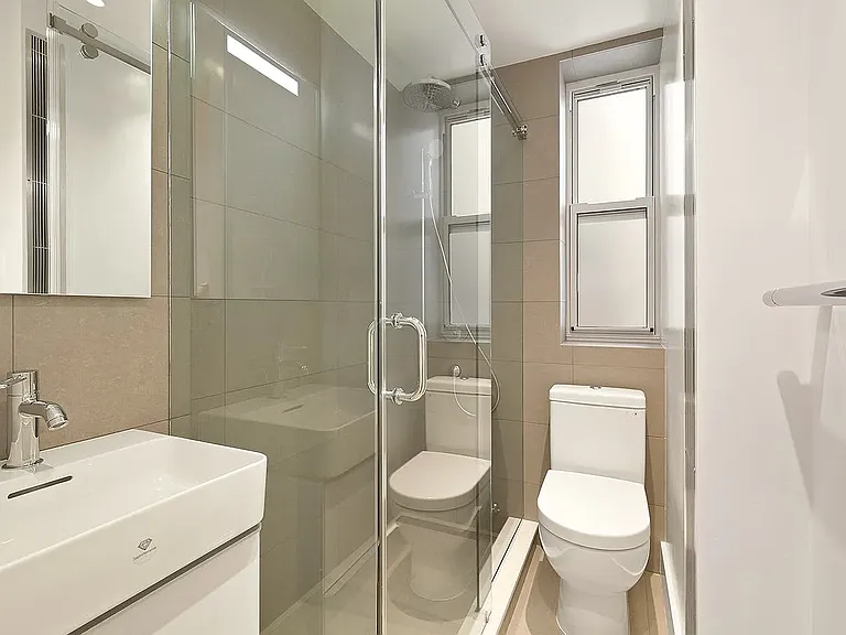 225 W 23rd St #2252J — Photo 2