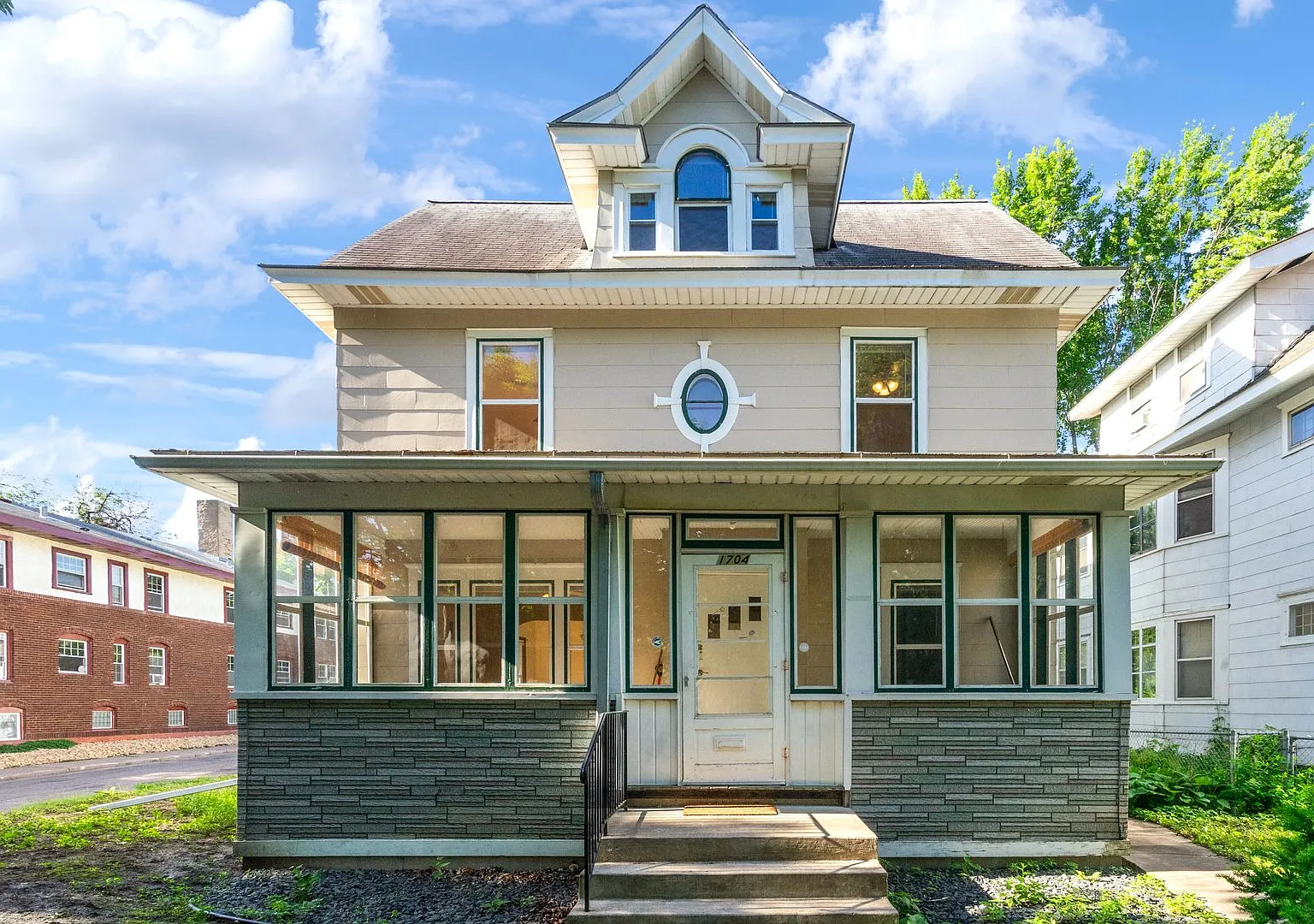 1704 Ashland, St. Paul (Available June 1st)- 7 Bedroom 3 Bathroom — Photo 1