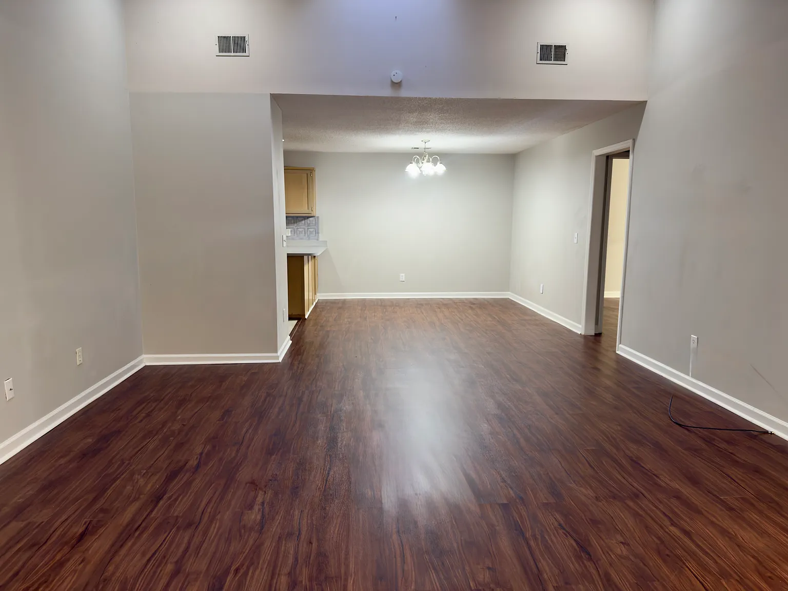 3 bed, 1259 sqft, $1,400 — Photo 3