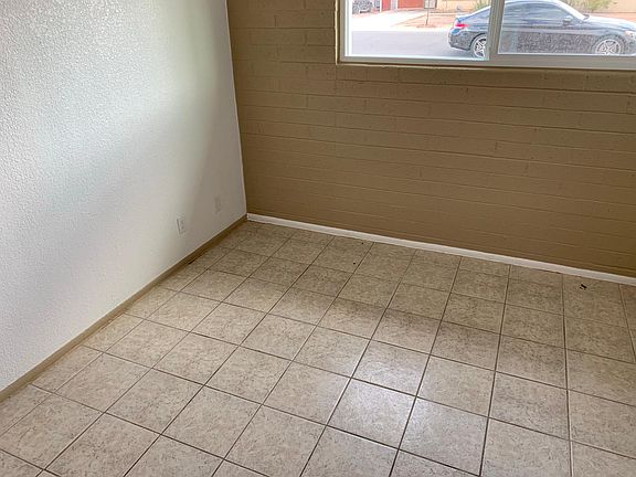 3rd image of 202 E Denvil St