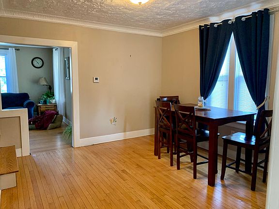 3rd image of 18 East St #18