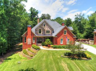 2434 Sunflower Dr, Hoschton, GA 30548