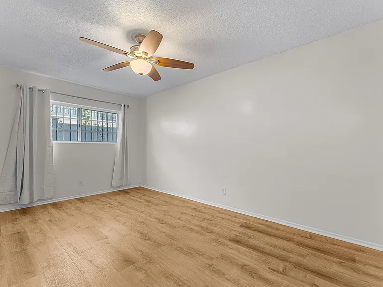 1850 Gardenia Ave #5 — Photo 7