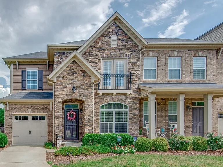 2022 Traemoor Village Dr — Photo 1