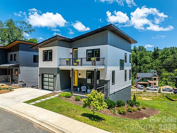 3rd image of 303 Iron Ridge Loop