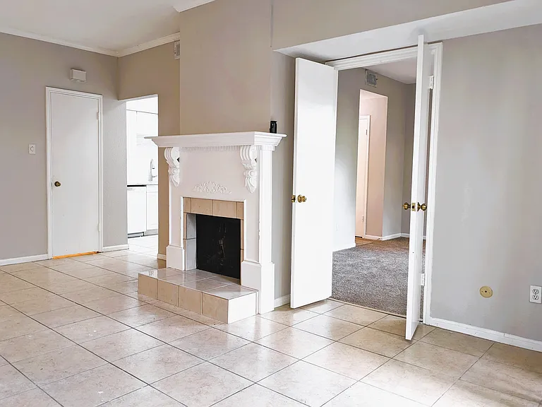 2100 Tanglewilde St #421 — Photo 14