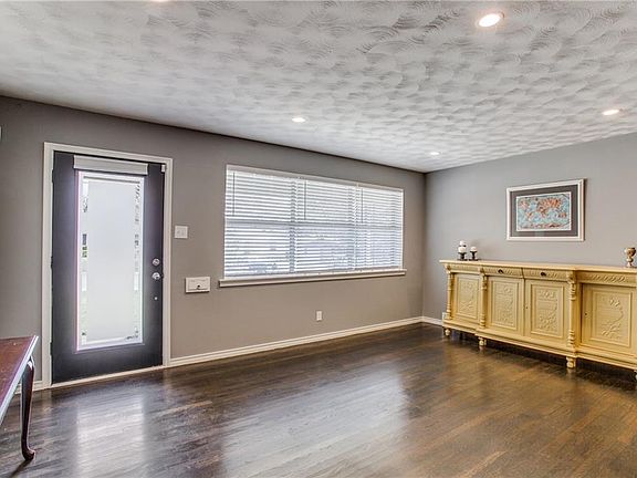 4th image of 8259 Claremont Dr