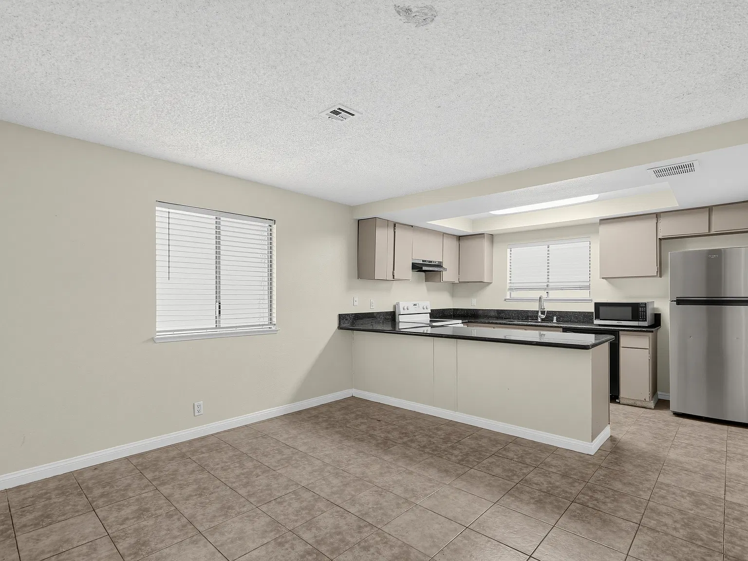 4451 Rich Dr — Photo 4