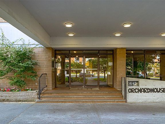 2nd image of 647 Michigan St #1106