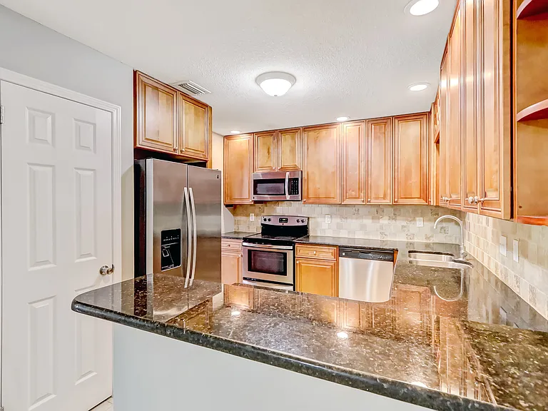 5761 Lake Lucina Dr S — Photo 14