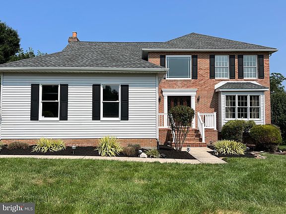2nd image of 216 Rolling Knoll Dr