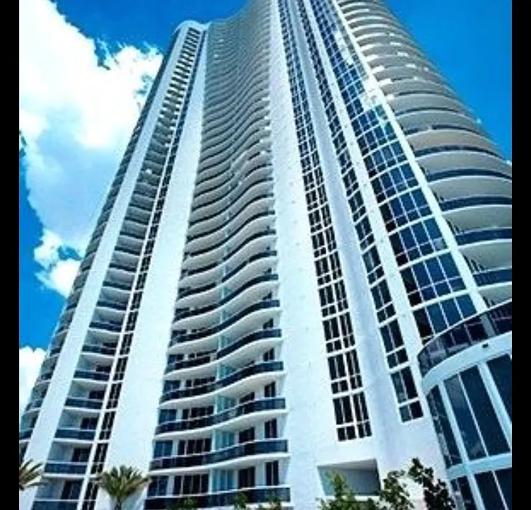 15811 Collins Ave #3807