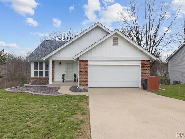 302 Birmingham Dr, O Fallon, MO 63366