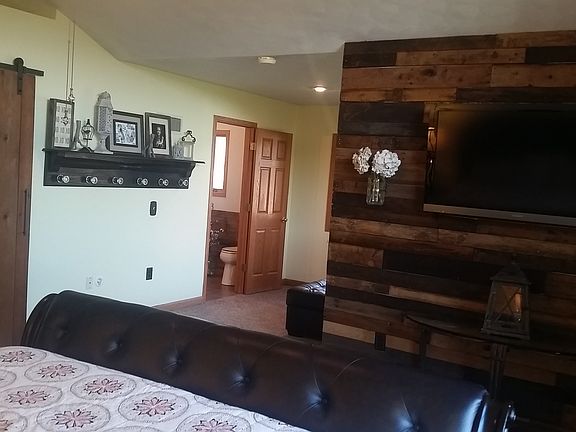 2nd image of 1807 Acorn Dr