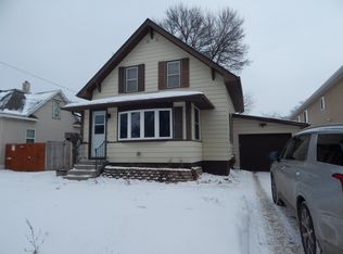 206 6th St NW, Minot, ND 58703