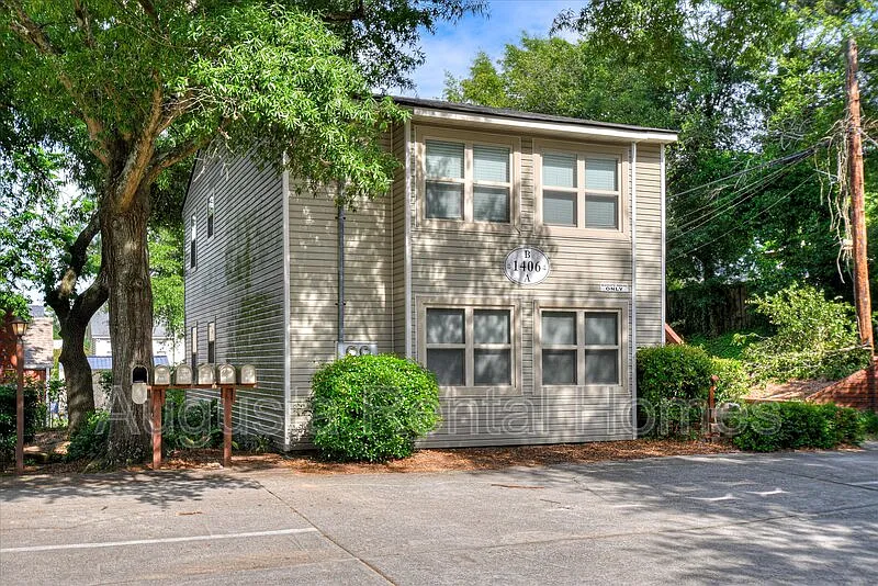 2 bed, 1.0 bath, 800 sqft, $1,195 — Photo 2