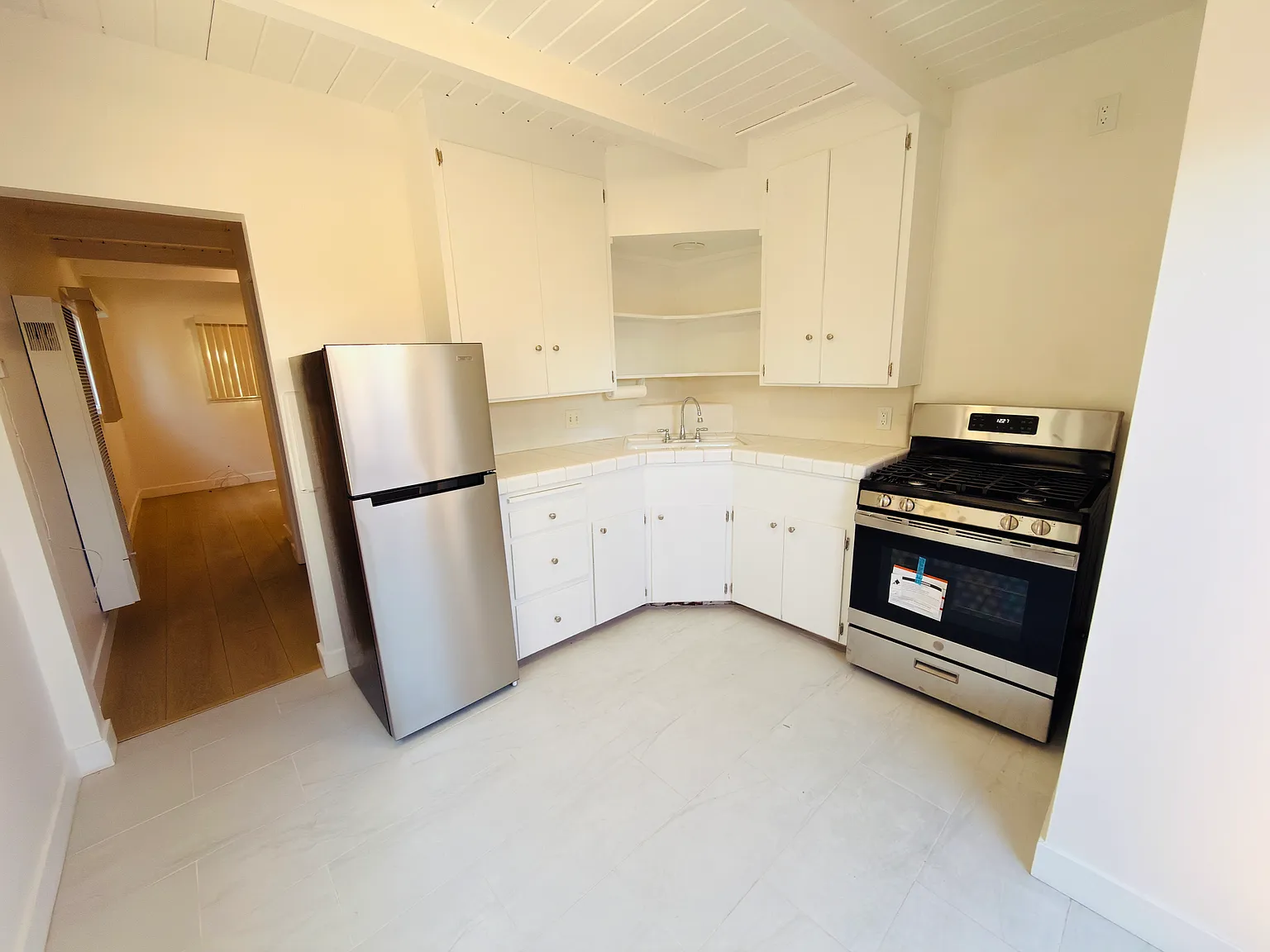 Studio, 320 sqft, $2,100 — Photo 2
