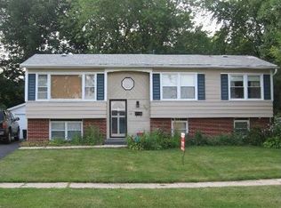 2216 Apache Ln, Woodridge, IL 60517