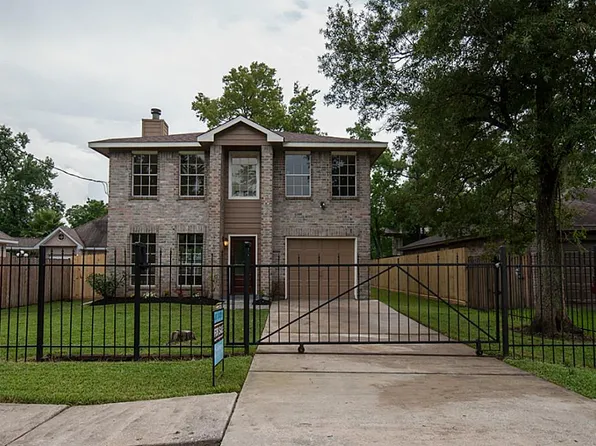 8206 Claiborne St, Houston, TX 77078