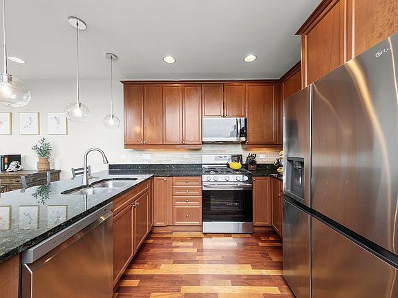 4th image of 3946 N Ravenswood Ave APT 406