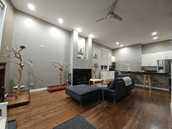 (undisclosed Address), Chicago, IL 60610