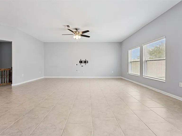 781 Taurus Ln — Photo 3
