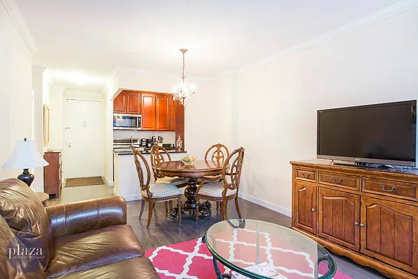Rented by Plaza Real Estate Group | media 18