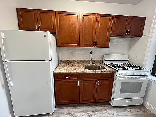 2nd image of 3900 Harper Ave #2B
