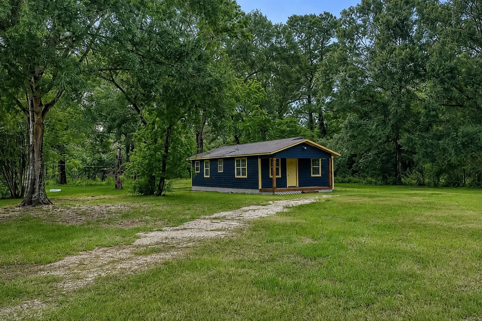 2 bed, 1.0 bath, 880 sqft, $1,400 — Photo 1
