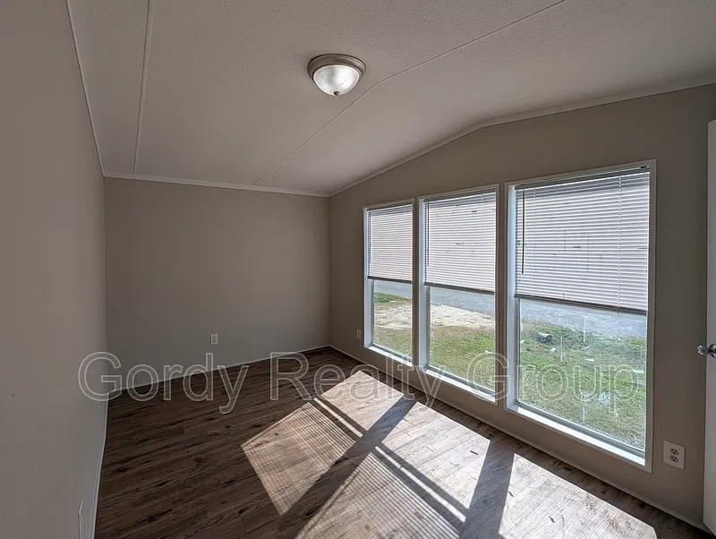 3 bed, 2.0 bath, $1,245 — Photo 3