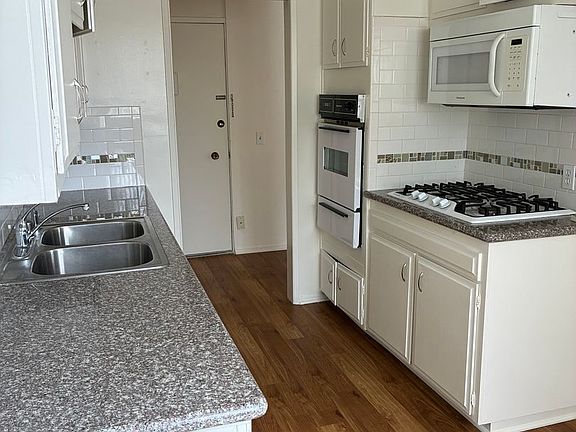 3rd image of 124 N Adams St #16