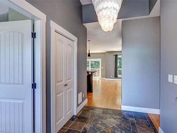 3rd image of 209 Shiloh Dr