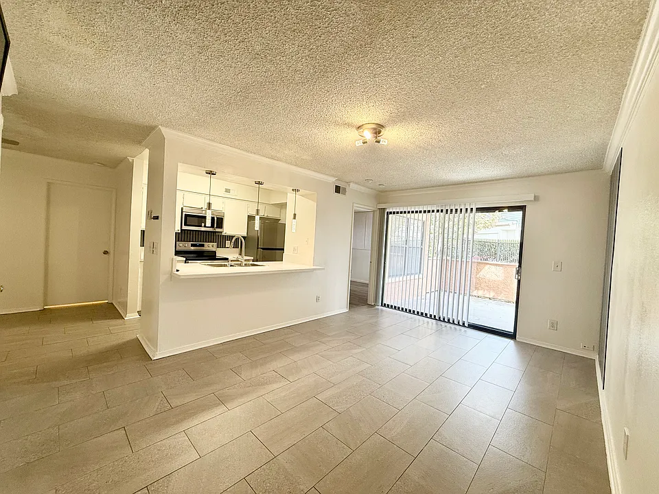 10655 Lemon Ave #3910
