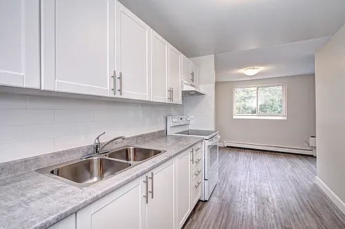 255 Belsyde Ave E Photo 1