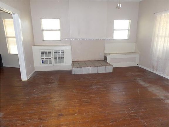 3rd image of 602 S Kaufman St