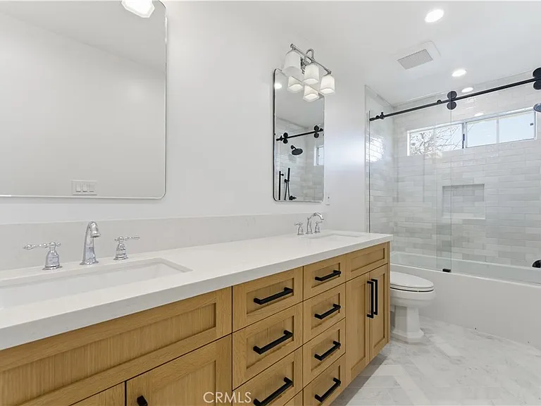 515 Kings Pl — Photo 25