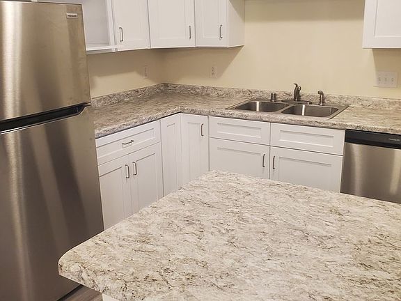 5th image of 235-333 Ledgewood Dr #307L