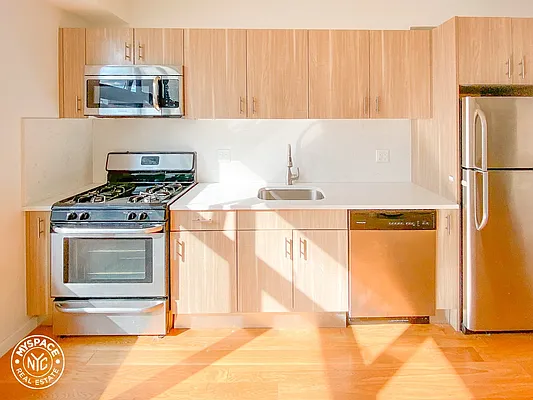 Rented by MySpaceNYC | media 18