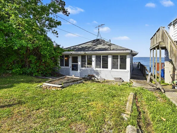 5752 W Houghton Lake Dr, Houghton Lake, MI 48629