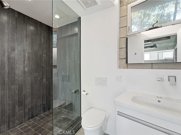 404 Grand Blvd — Photo 33