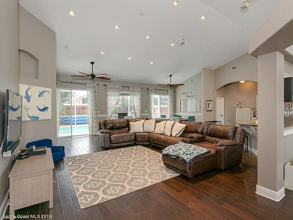 2nd image of 5957 Arlington Cir